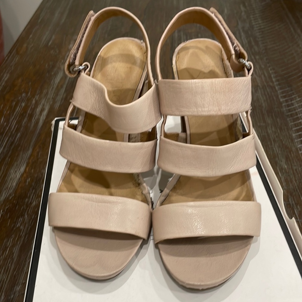Franco Sarto nude leather block heels